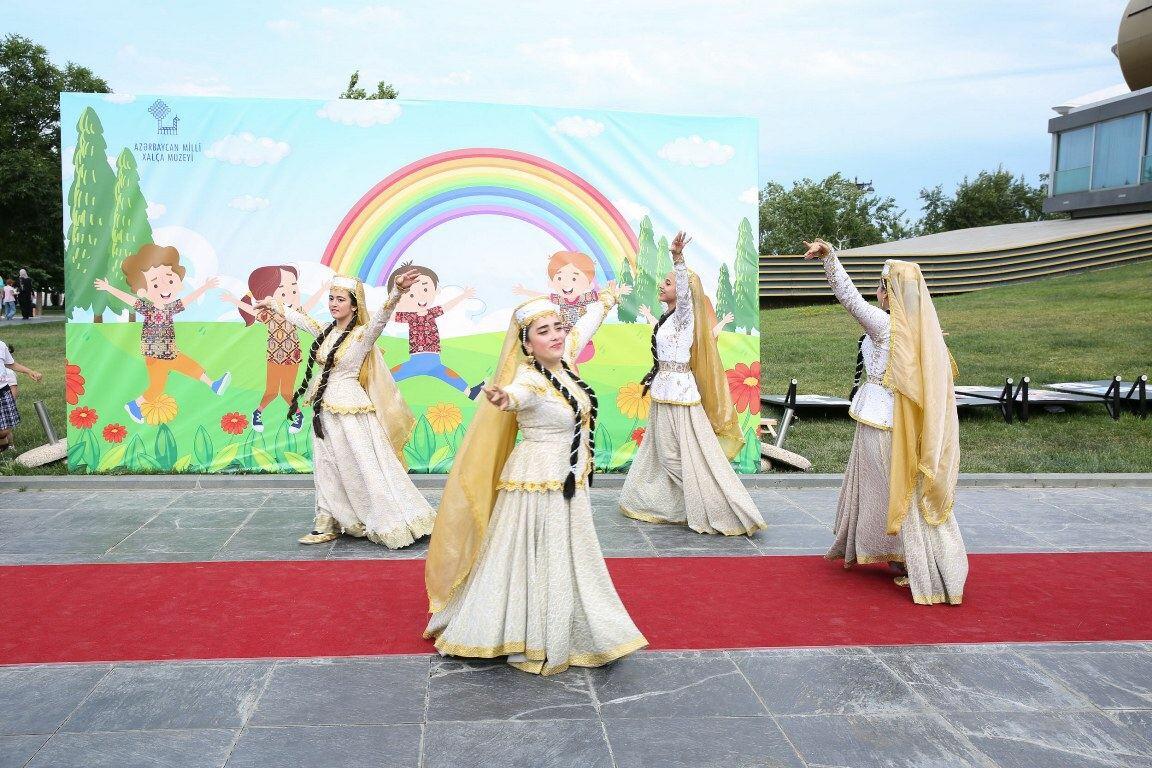 В Азербайджанском национальном музее ковра прошел фестиваль для детей