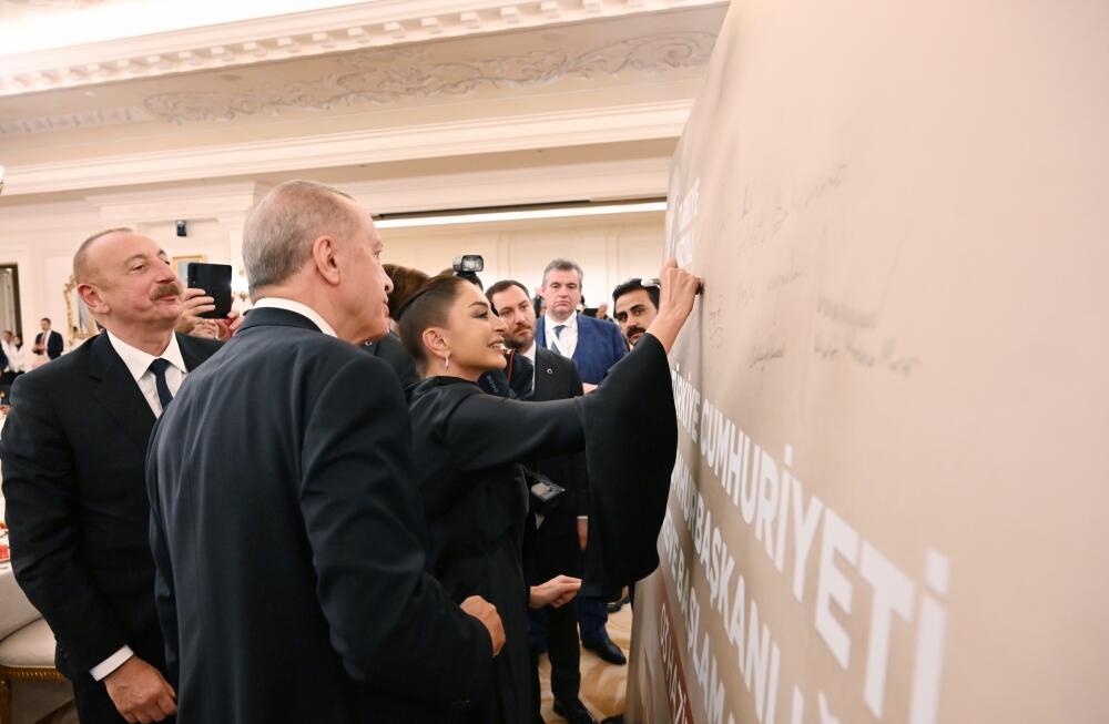 Президент Ильхам Алиев и Первая леди Мехрибан Алиева приняли участие в ужине от имени Реджепа Тайипа Эрдогана в Анкаре