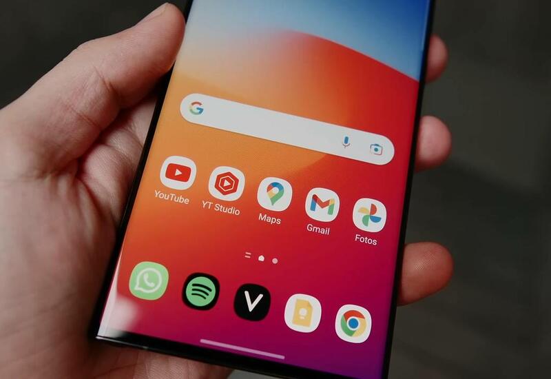 Samsung сохранит поисковик Google в своих смартфонах