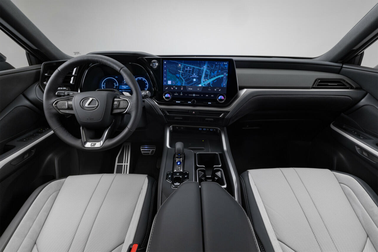Lexus показал новый кроссовер TX