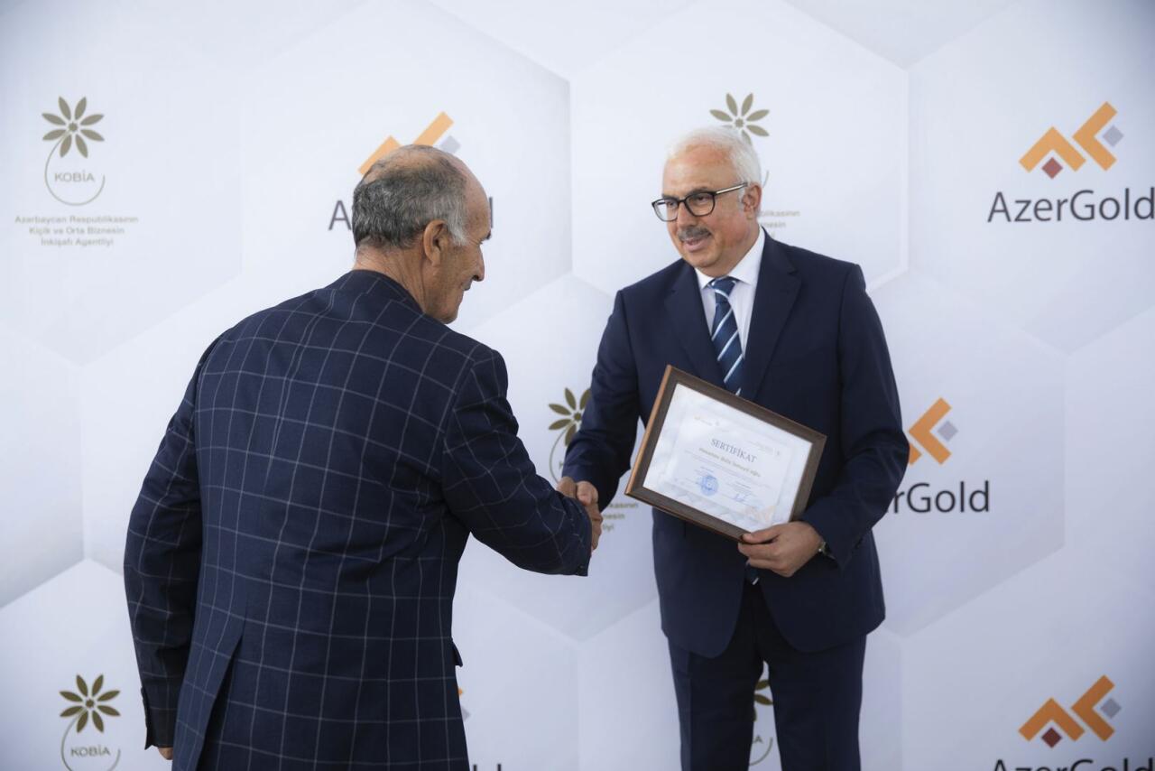 ЗАО «AzerGold» и KOBİA успешно реализовали проект «Поддержка развития пчеловодства в Дашкесанском районе»