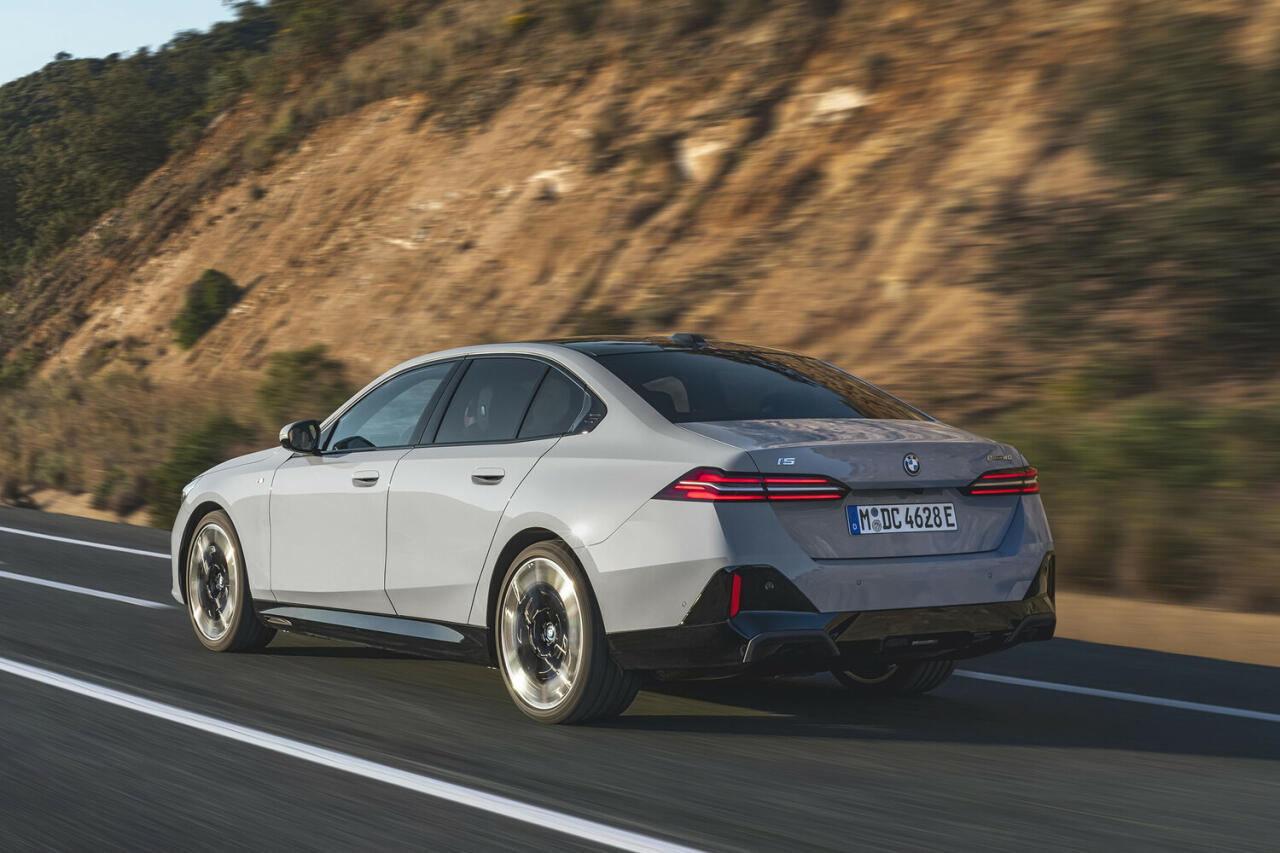 Новая «пятерка» BMW стала крупнее модели прошлого поколения