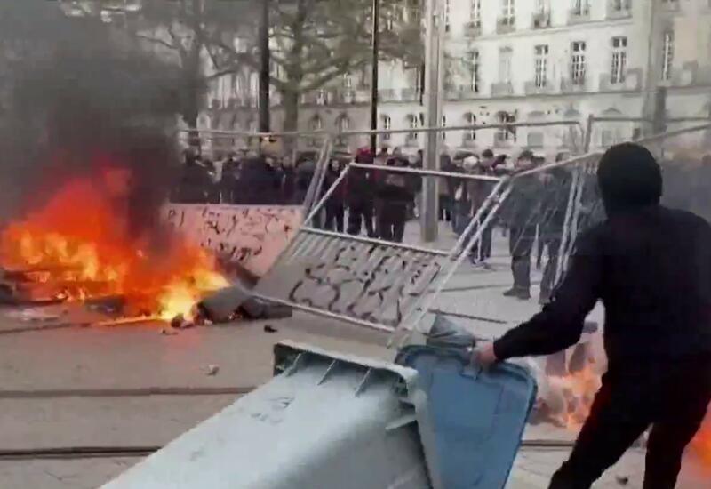 Во Франции пригрозили «отрезать голову Макрону»