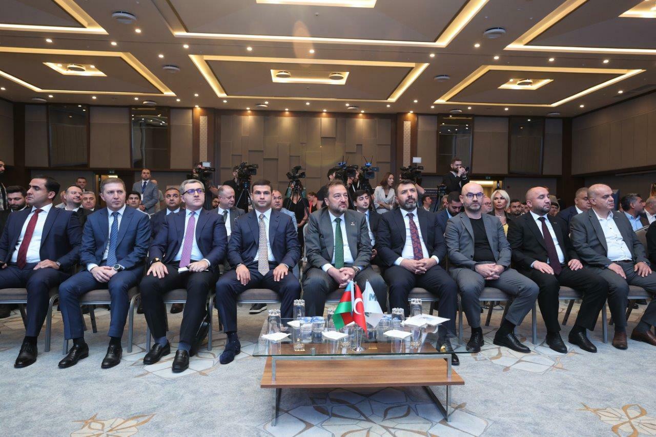 “İş dünyası - 100 ilin zirvəsi” biznes forum-sərgi keçirilb