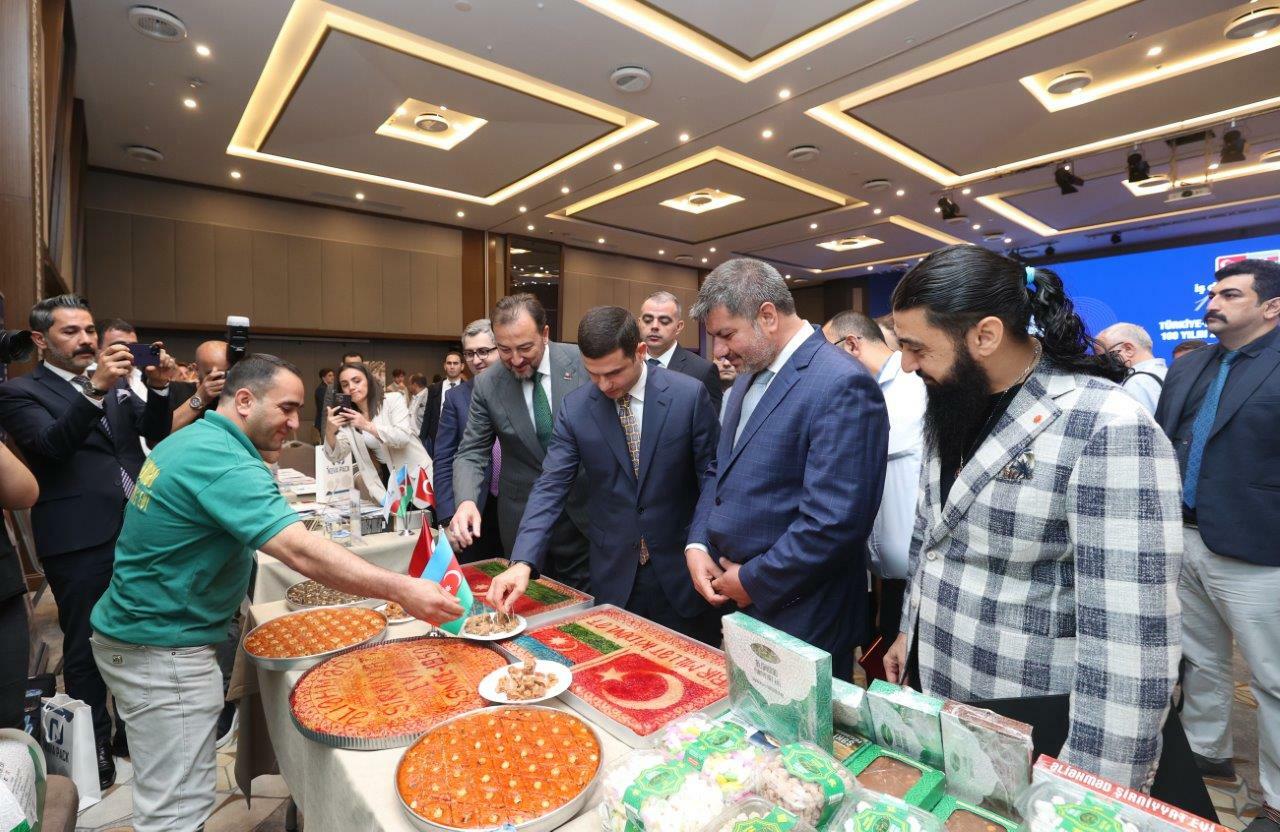 “İş dünyası - 100 ilin zirvəsi” biznes forum-sərgi keçirilb