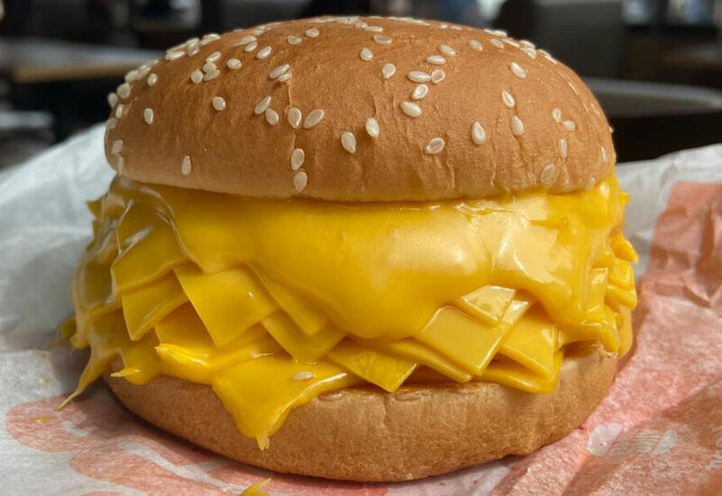 В Таиланде Burger King выпустил бургер с 20 слоями сыра
