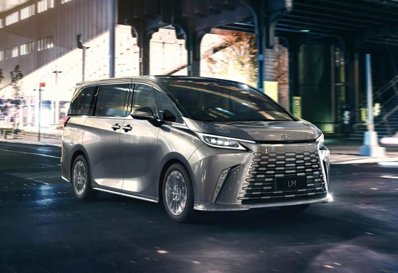 Новейший Lexus LM представили в Великобритании