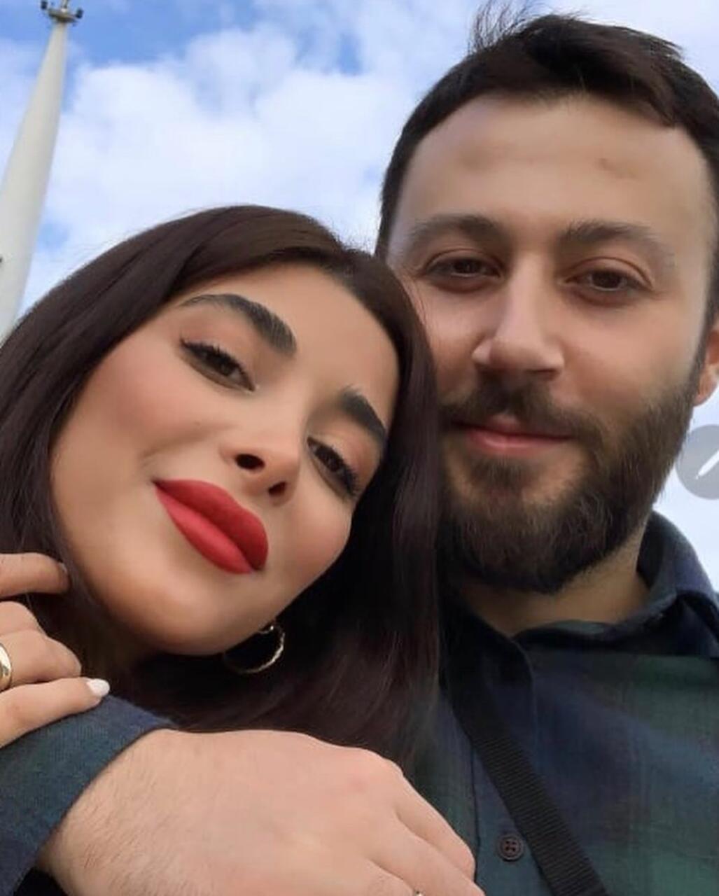 Tanınmış bloger həyat yoldaşından ayrıldı