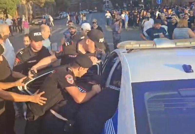 Полиция в Ереване жестко разгоняет протестующих