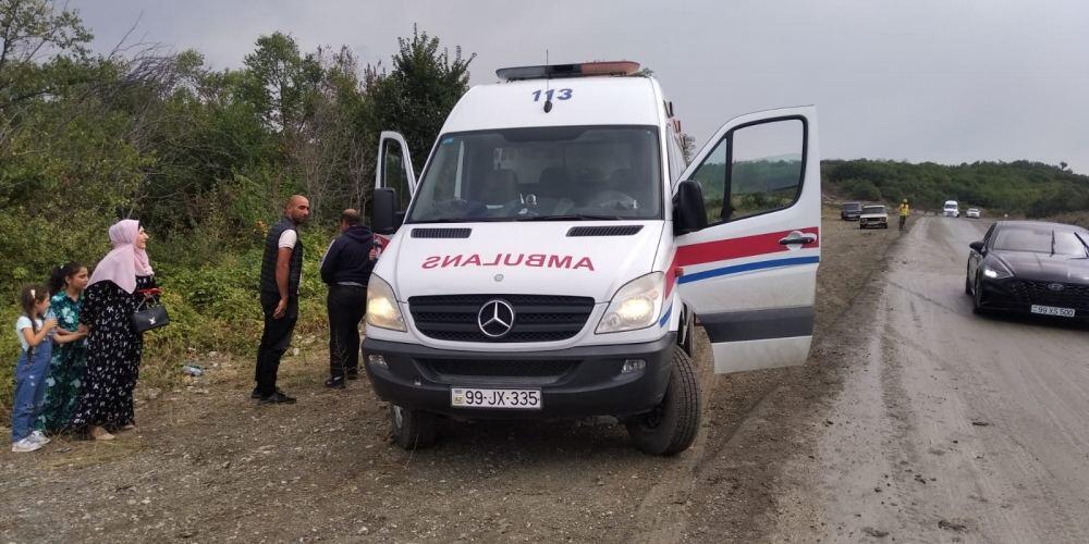 В окрестностях Агсу разбился туристический автобус