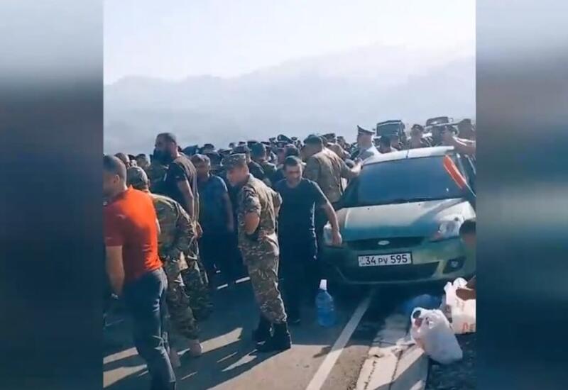 «Освобождающие» Лачинскую дорогу сами нуждаются в освобождении