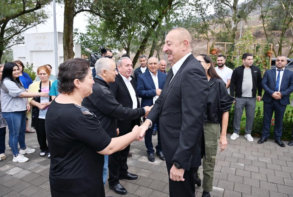 Президент Ильхам Алиев и Первая леди Мехрибан Алиева ознакомились с работой, проделанной в селе Забух Лачинского района, и встретились с жителями