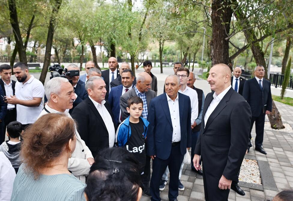 Президент Ильхам Алиев и Первая леди Мехрибан Алиева ознакомились с работой, проделанной в селе Забух Лачинского района, и встретились с жителями