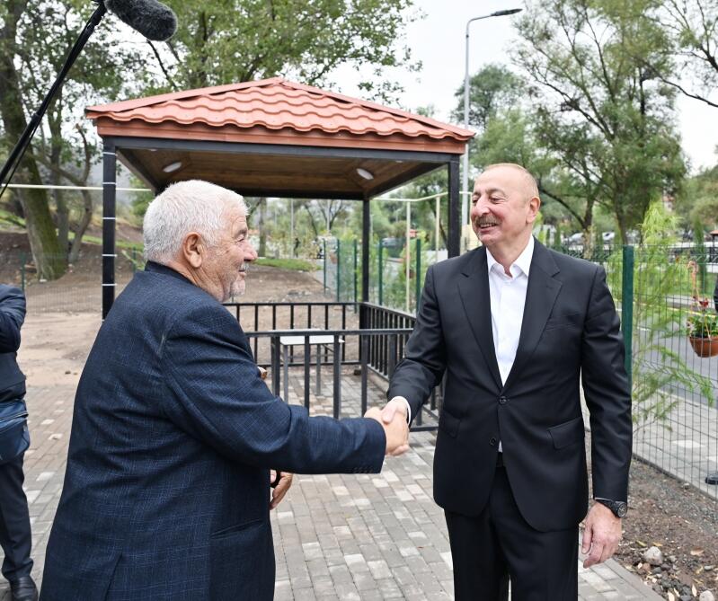 Президент Ильхам Алиев и Первая леди Мехрибан Алиева ознакомились с работой, проделанной в селе Забух Лачинского района, и встретились с жителями