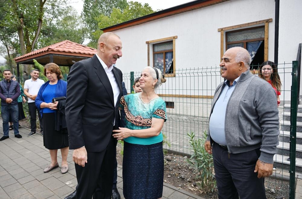 Президент Ильхам Алиев и Первая леди Мехрибан Алиева ознакомились с работой, проделанной в селе Забух Лачинского района, и встретились с жителями