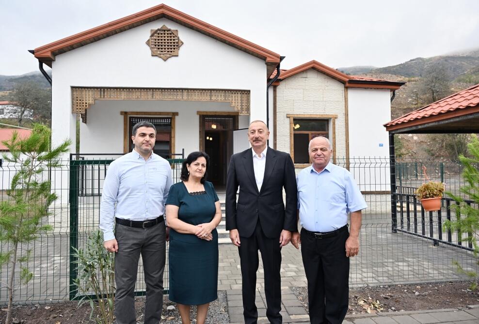 Президент Ильхам Алиев и Первая леди Мехрибан Алиева ознакомились с работой, проделанной в селе Забух Лачинского района, и встретились с жителями