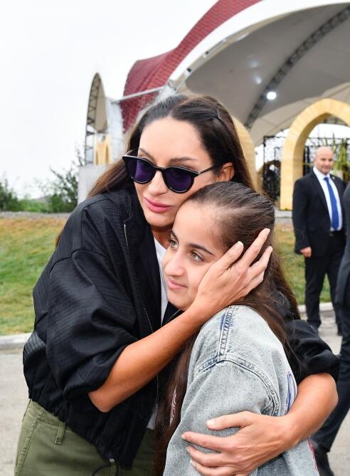 Президент Ильхам Алиев и Первая леди Мехрибан Алиева приняли участие в праздничных торжествах «День города Лачин» на Живописной террасе и перед площадью Флага в городе Лачин