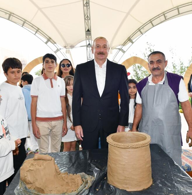 Президент Ильхам Алиев и Первая леди Мехрибан Алиева приняли участие в праздничных торжествах «День города Лачин» на Живописной террасе и перед площадью Флага в городе Лачин