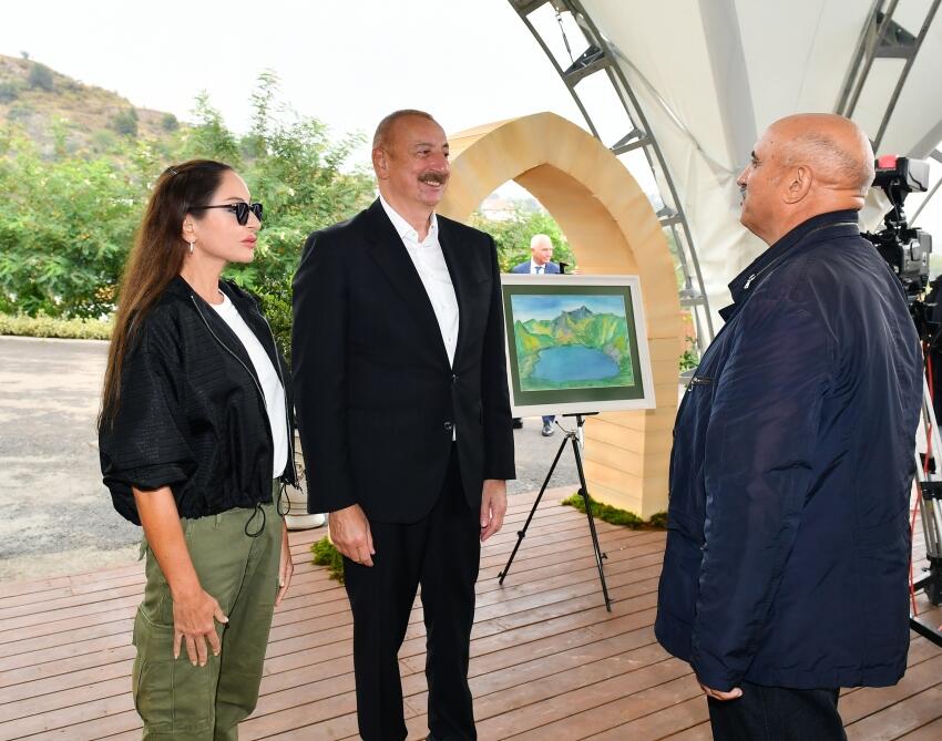 Президент Ильхам Алиев и Первая леди Мехрибан Алиева приняли участие в праздничных торжествах «День города Лачин» на Живописной террасе и перед площадью Флага в городе Лачин