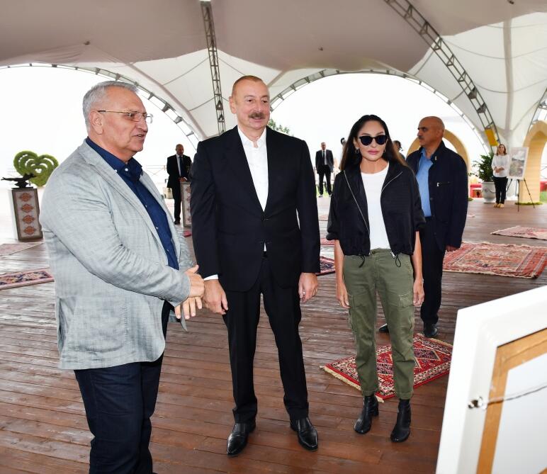 Президент Ильхам Алиев и Первая леди Мехрибан Алиева приняли участие в праздничных торжествах «День города Лачин» на Живописной террасе и перед площадью Флага в городе Лачин