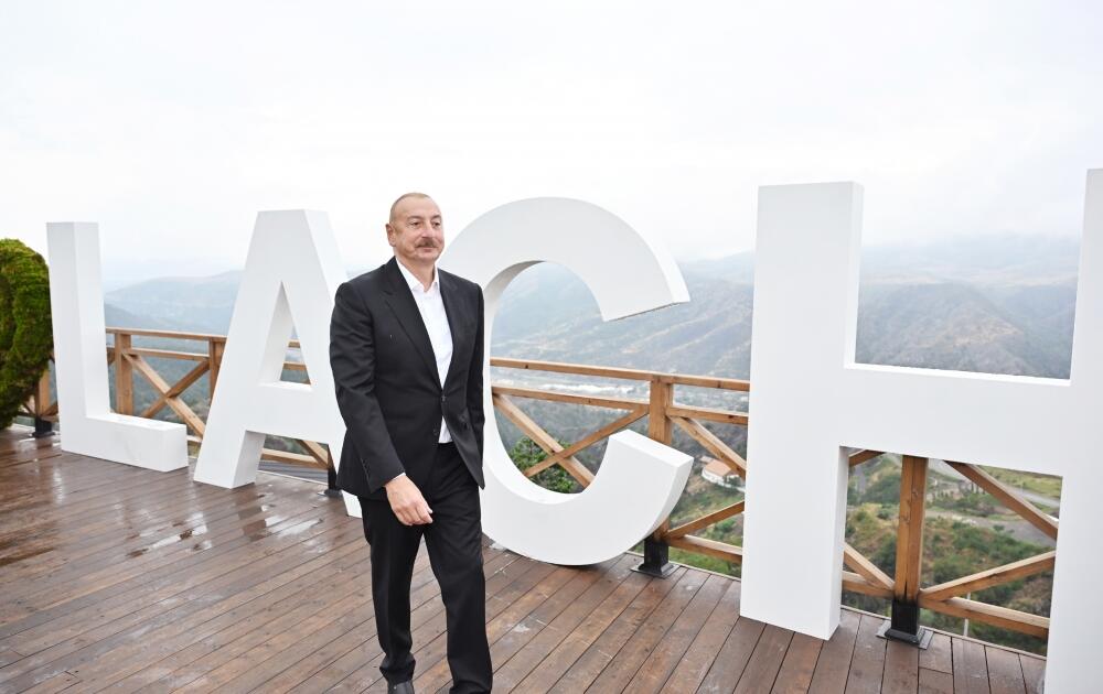 Президент Ильхам Алиев и Первая леди Мехрибан Алиева приняли участие в праздничных торжествах «День города Лачин» на Живописной террасе и перед площадью Флага в городе Лачин