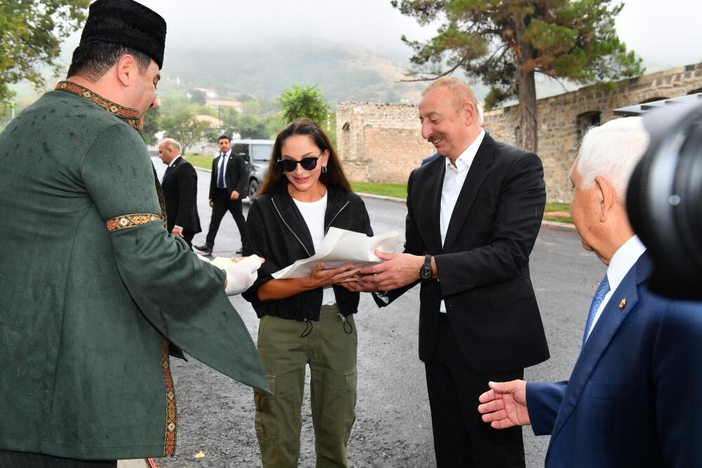Президент Ильхам Алиев и Первая леди Мехрибан Алиева приняли участие в праздничных торжествах «День города Лачин» на Живописной террасе и перед площадью Флага в городе Лачин