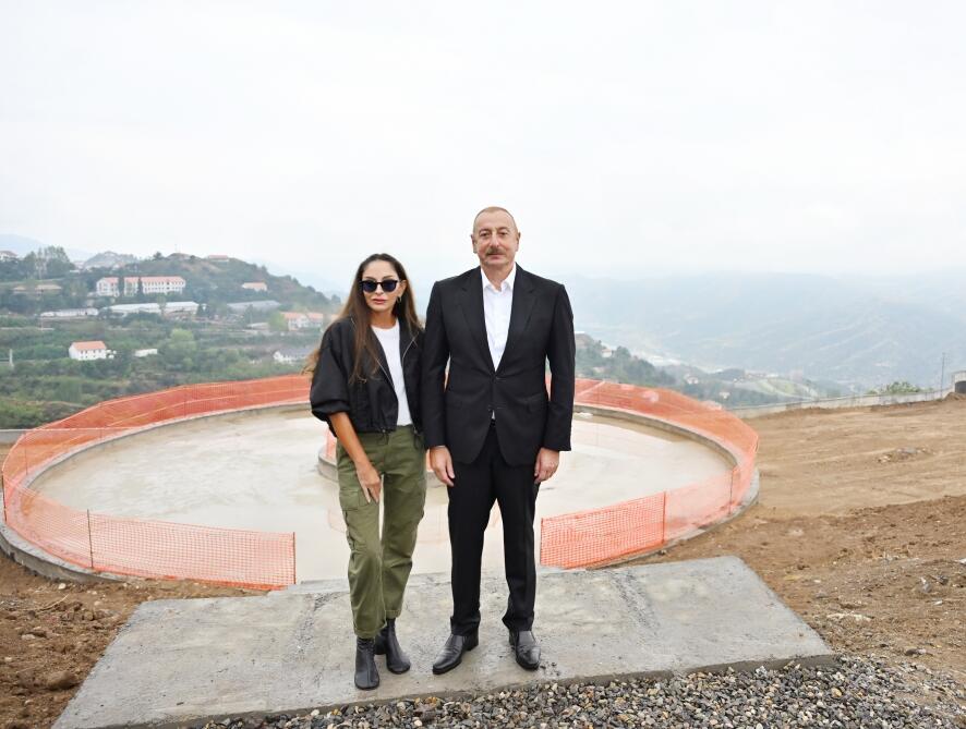 Президент Ильхам Алиев и Первая леди Мехрибан Алиева приняли участие в праздничных торжествах «День города Лачин» на Живописной террасе и перед площадью Флага в городе Лачин