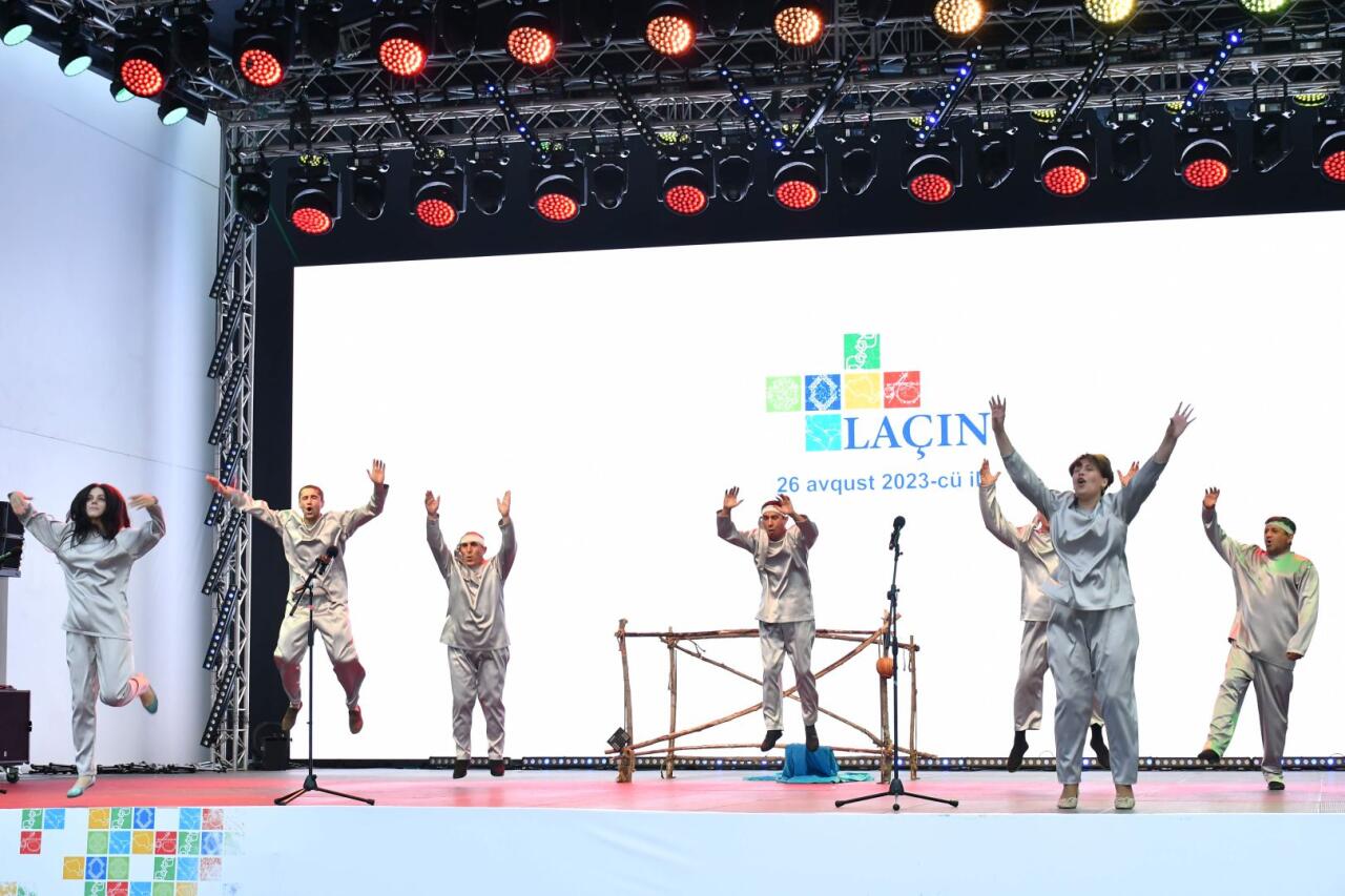 Уникальное творческое пространство с участием актеров, художников и мастеров представлено на первых Днях города Лачин