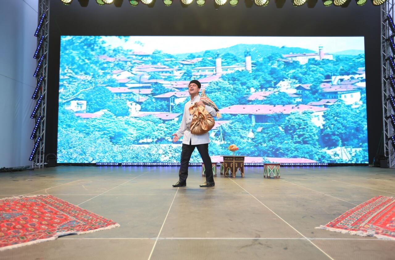 Уникальное творческое пространство с участием актеров, художников и мастеров представлено на первых Днях города Лачин