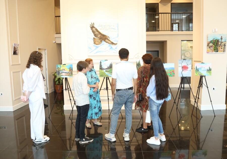 В Русском доме в Баку открылась выставка молодых талантов