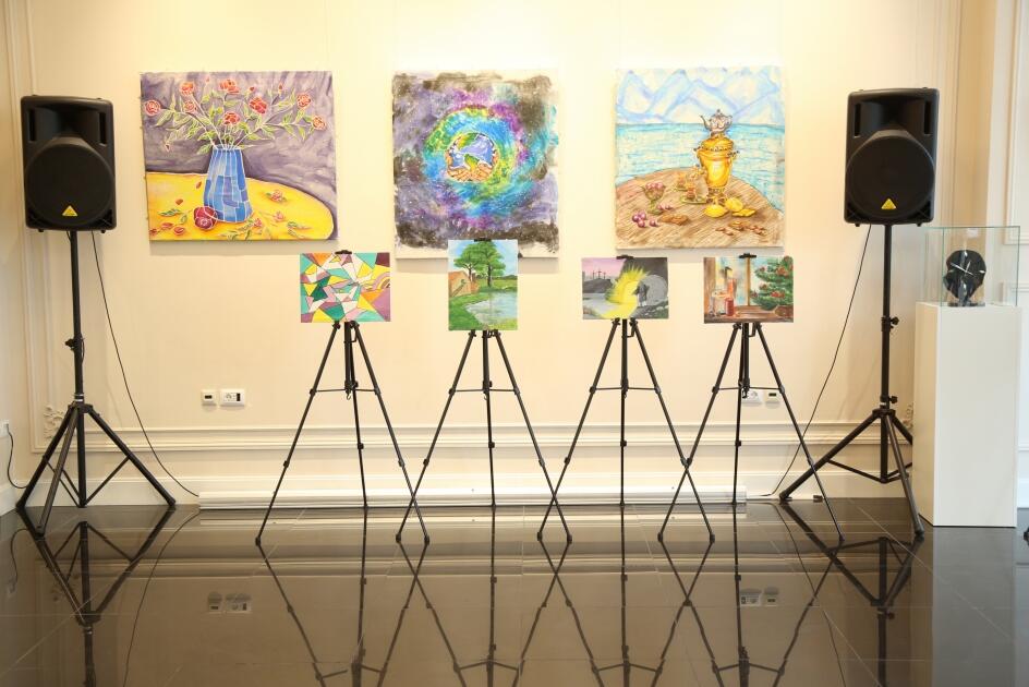 В Русском доме в Баку открылась выставка молодых талантов