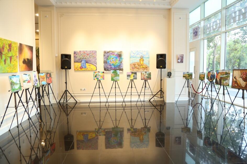 В Русском доме в Баку открылась выставка молодых талантов