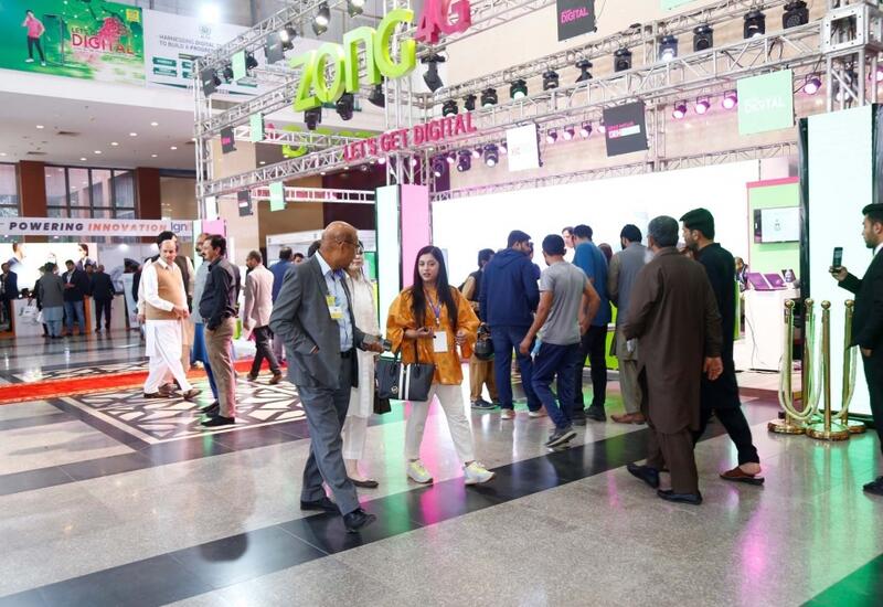 Азербайджан демонстрирует достижения в сфере высоких технологий на выставке в Пакистане