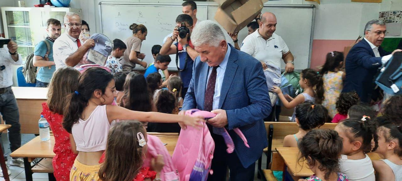 Азербайджан отправил 3 000 школьных комплектов в пострадавший от землетрясения регион Турции