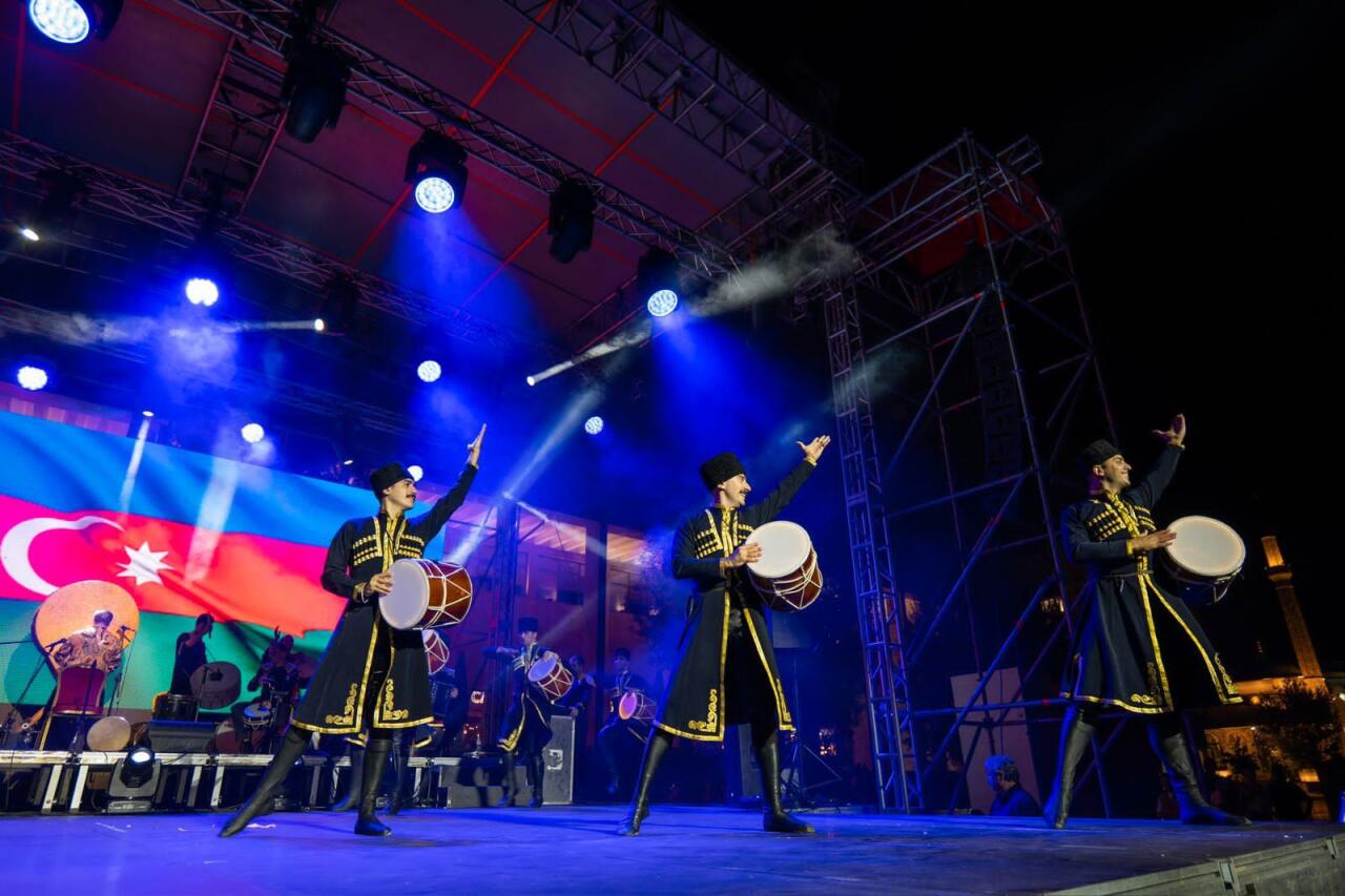 Азербайджанская кухня и музыка покоряют Албанию