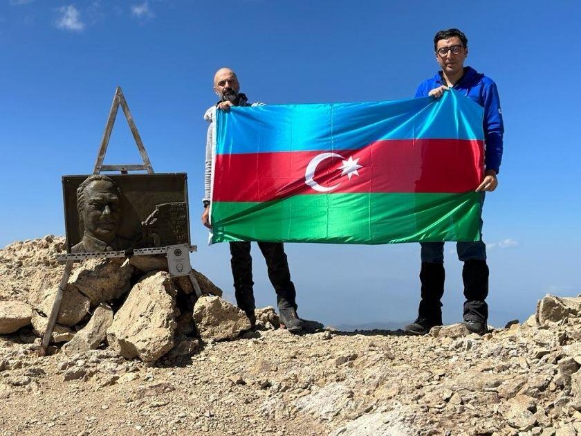 Министр молодежи и спорта Азербайджана совершил восхождение на "Пик Гейдара"
