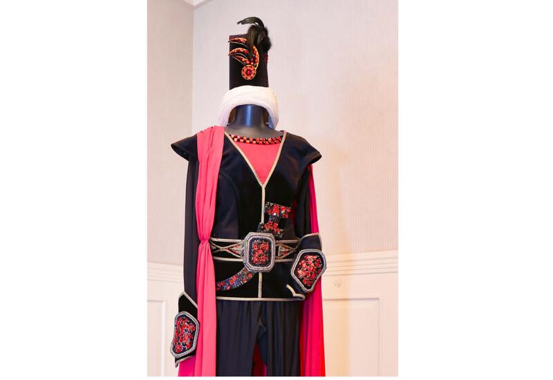 Костюмы, созданные специально для исторической презентации легендарного балета "Легенда о любви"