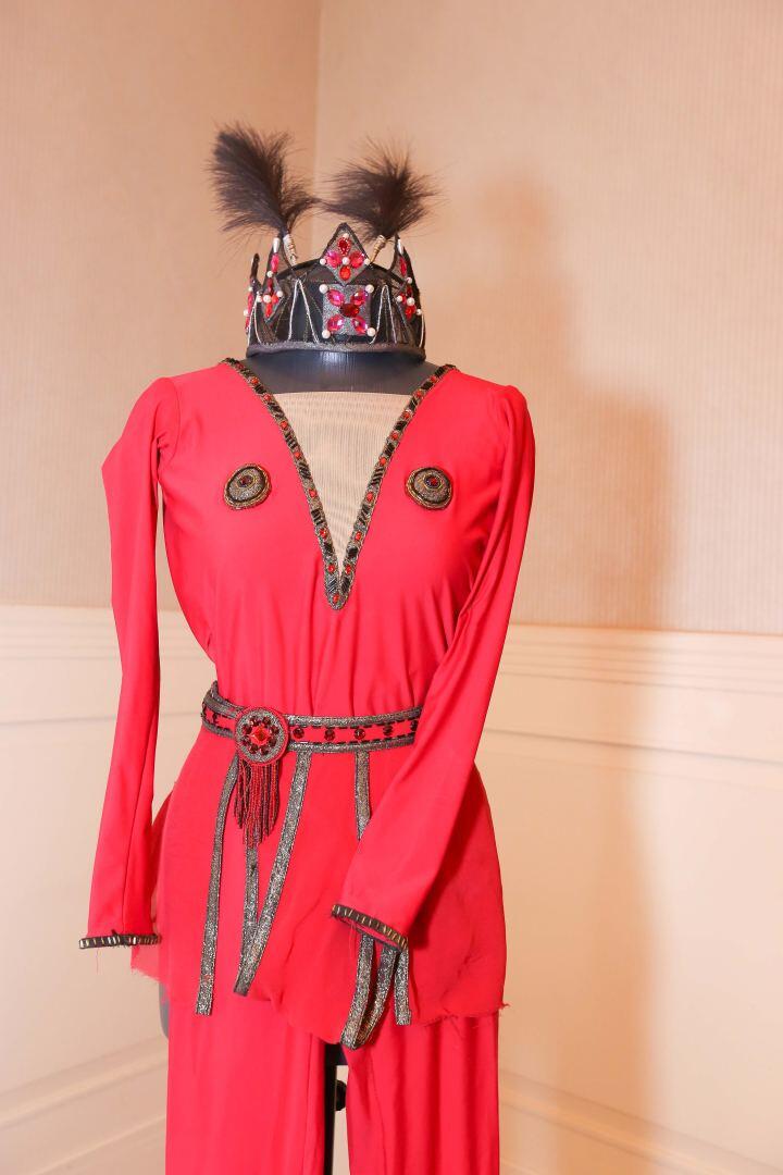 Костюмы, созданные специально для исторической презентации легендарного балета "Легенда о любви"