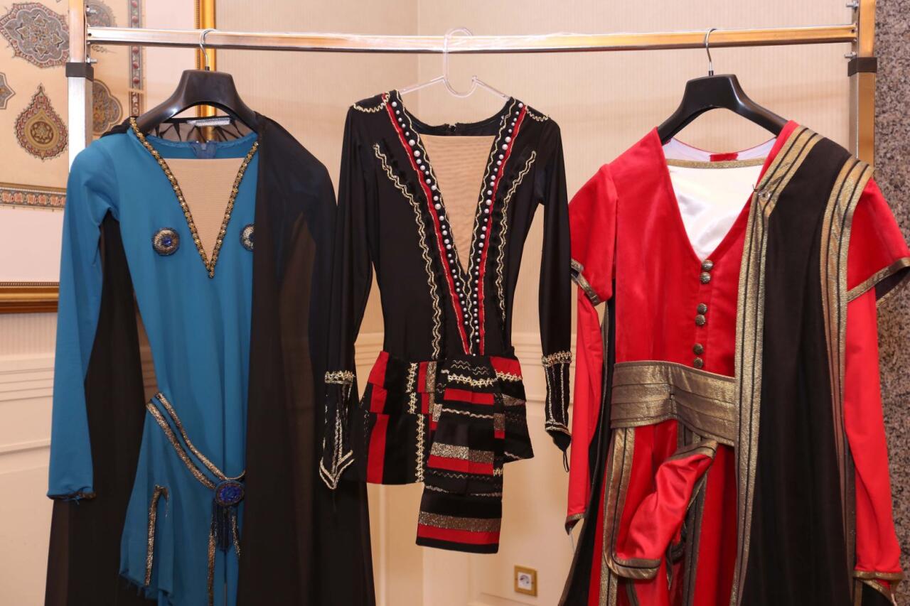 Костюмы, созданные специально для исторической презентации легендарного балета "Легенда о любви"