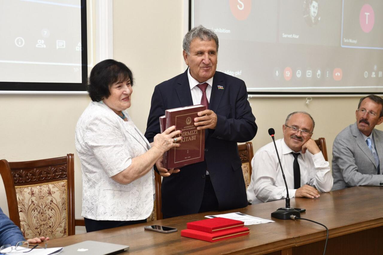 В Баку прошла международная конференция, посвященная академику Наиле Велиханлы