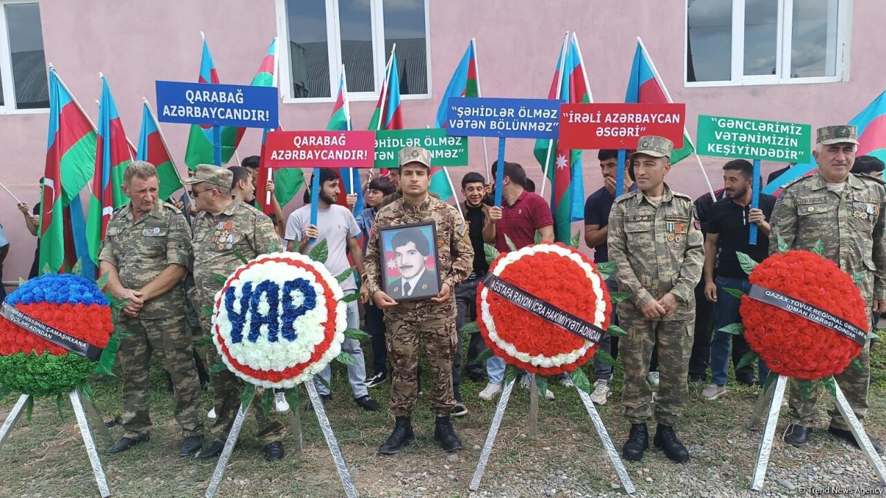 В Агстафе прощаются с шехидом, чьи останки были найдены в массовом захоронении в Физули