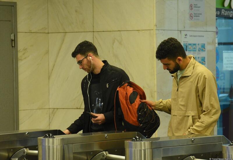 В бакинском метро можно будет оплатить проезд банковской картой