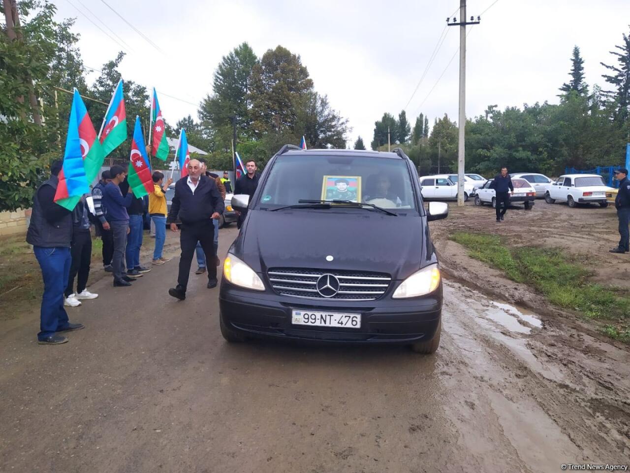 В Физули проходит церемония прощания с шехидом, чьи останки были найдены в массовом захоронении
