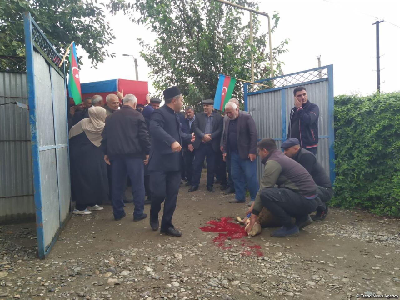 В Физули проходит церемония прощания с шехидом, чьи останки были найдены в массовом захоронении