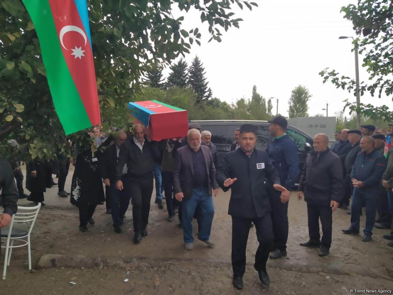В Физули проходит церемония прощания с шехидом, чьи останки были найдены в массовом захоронении