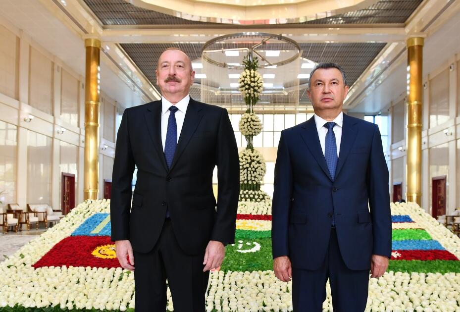 Президент Ильхам Алиев прибыл с визитом в Таджикистан