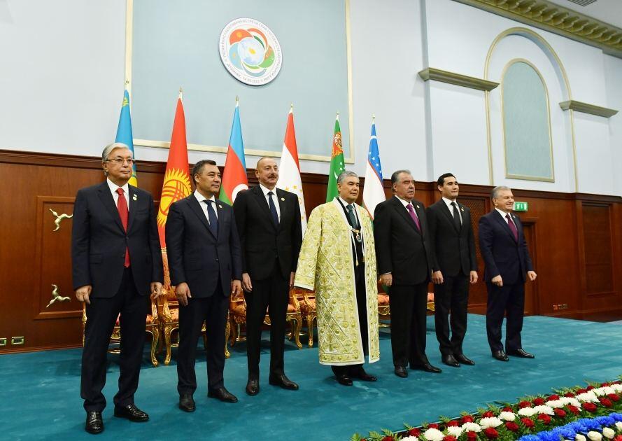 Президент Ильхам Алиев принял участие в церемонии награждения Гурбангулы Бердымухамедова в Душанбе