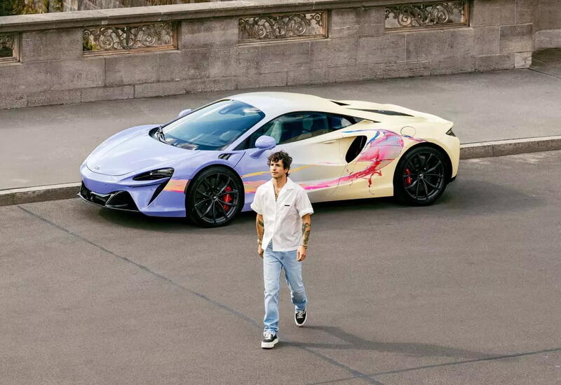 McLaren превратил гибридный суперкар Artura в разноцветный арт-кар