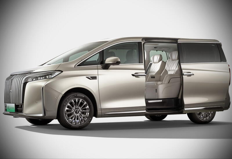 Great Wall показал салон минивэна с техникой Haval