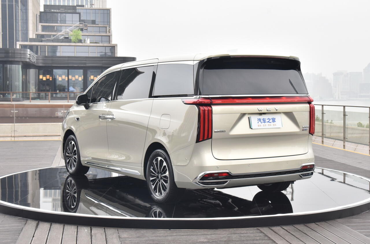 Great Wall показал салон минивэна с техникой Haval